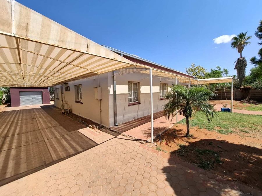 4 Bedroom Property for Sale in Die Rand Northern Cape